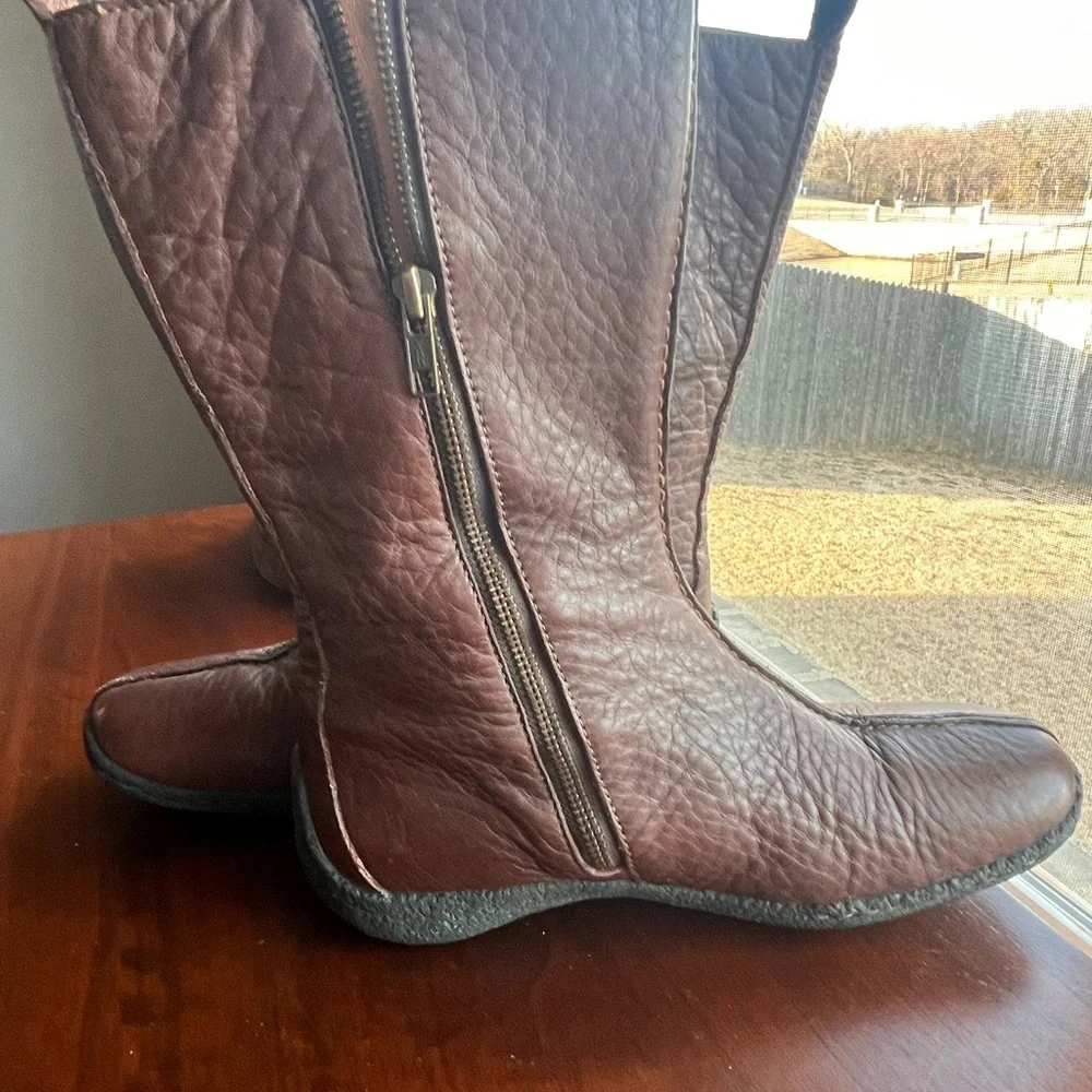 BORN Brown Leather Boots - Picture 4 of 5